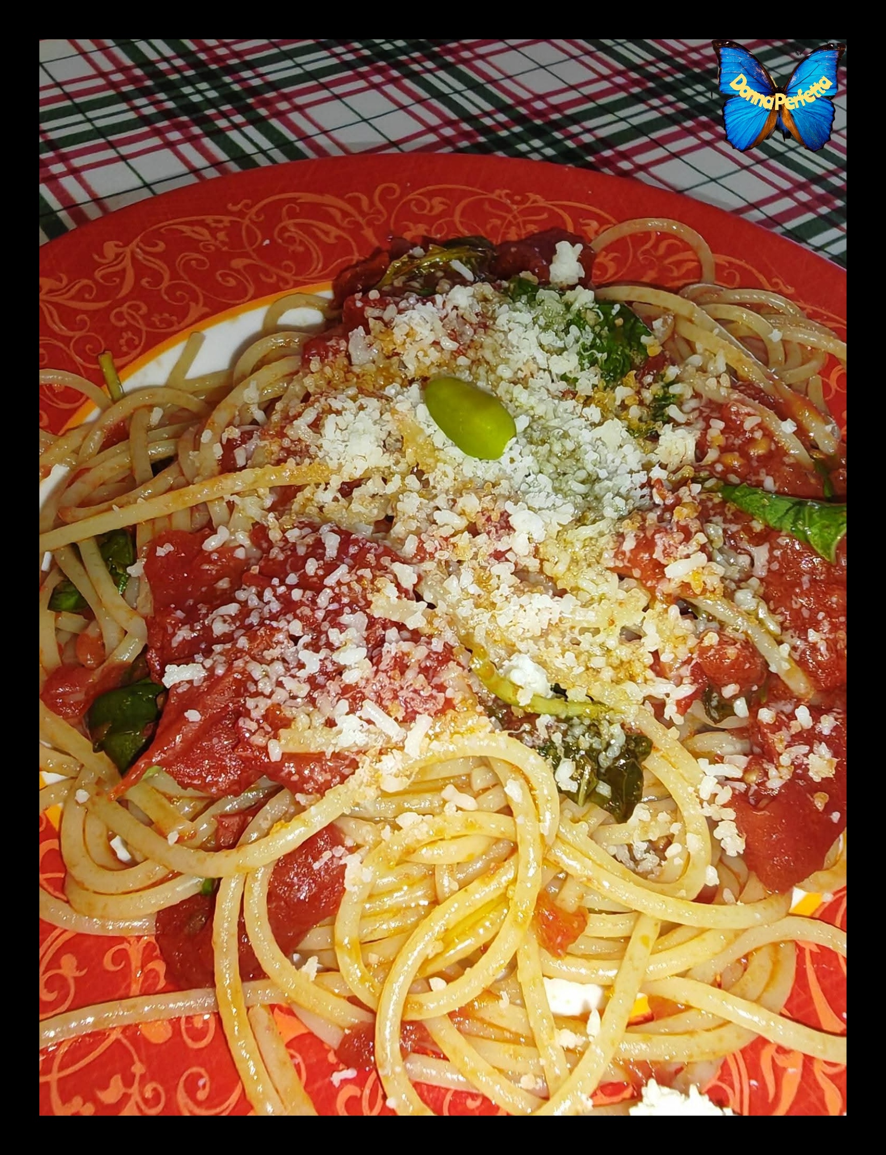 SPAGHETTI al POMODORO e BASILICO.