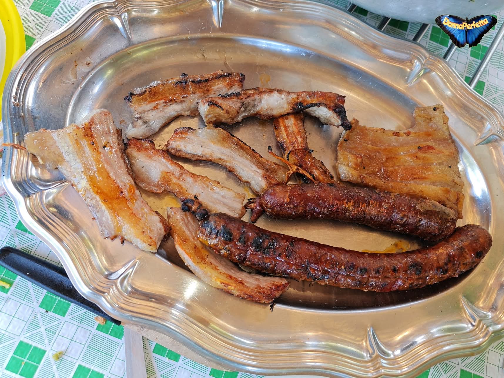 Salsiccia e pancetta arrostita.   