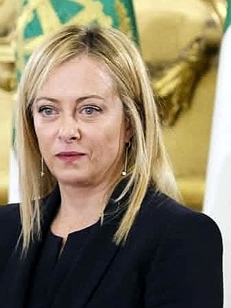 GIUSTO MANDARE ARMI ALL'UCRAINA?