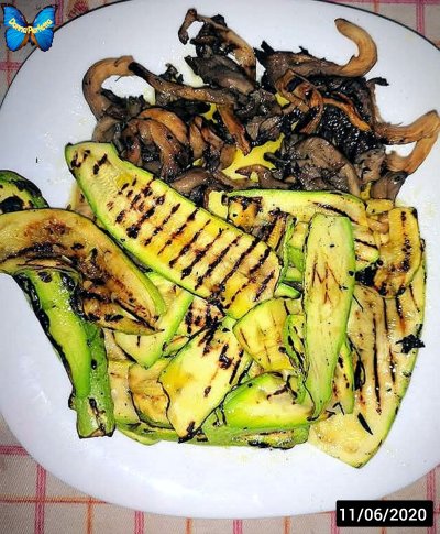 ZUCCHINE & FUNGHI. 