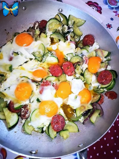 UOVA AL TEGAMINO. (Cucuzzedi e ova) 