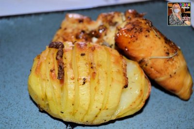 GIRELLI di pollo con patate a FISARMONICA.