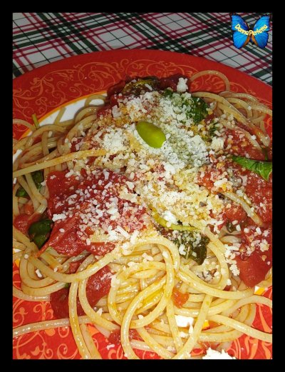 SPAGHETTI al POMODORO e BASILICO.