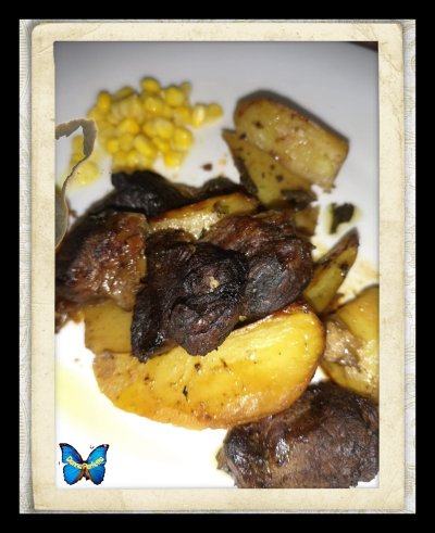 CINGHIALOTTO IN PASTURA. 