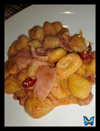 GNOCCHI rosati AL SALMONE.