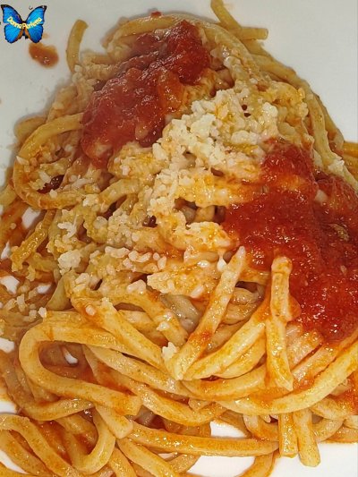 SPAGHETTI alla chitarra con sugo di agnello.
