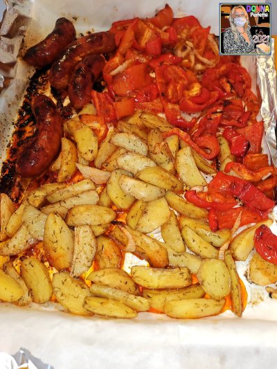 PATATE E PIPI con salsicce. 